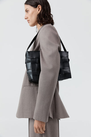 WOVEN ENVELOPE MINI TOTE - BLACK