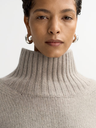 GIRLFRIEND TURTLENECK - GREIGE