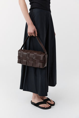 WOVEN ENVELOPE SLIM TOTE - CHOCOLATE