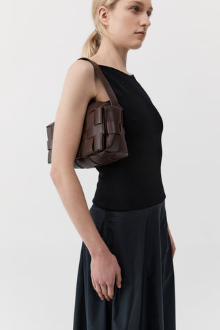 WOVEN ENVELOPE SLIM TOTE - CHOCOLATE