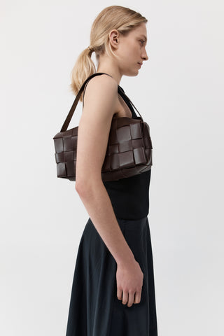 WOVEN ENVELOPE SLIM TOTE - CHOCOLATE
