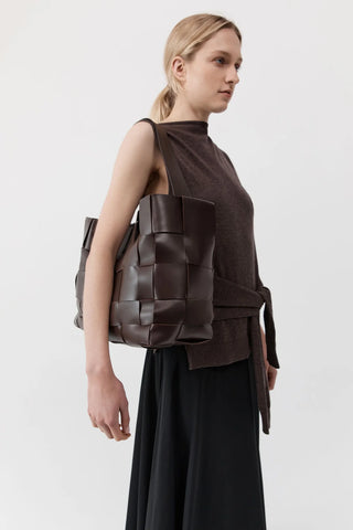 WOVEN LARGE TOTE - CHOCOLATE