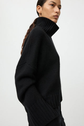 GIRLFRIEND TURTLENECK - BLACK