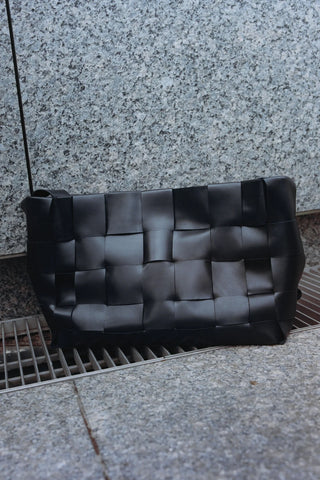 WOVEN LARGE TOTE - BLACK